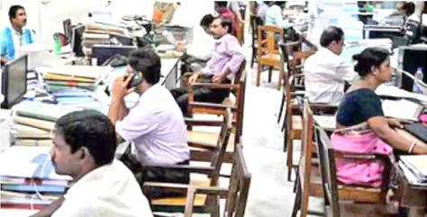 தமிழக அரசுப் பணிகளில் இருந்து ஒரே நாளில் 8,144 பேர் ஓய்வு பெற்றனர்