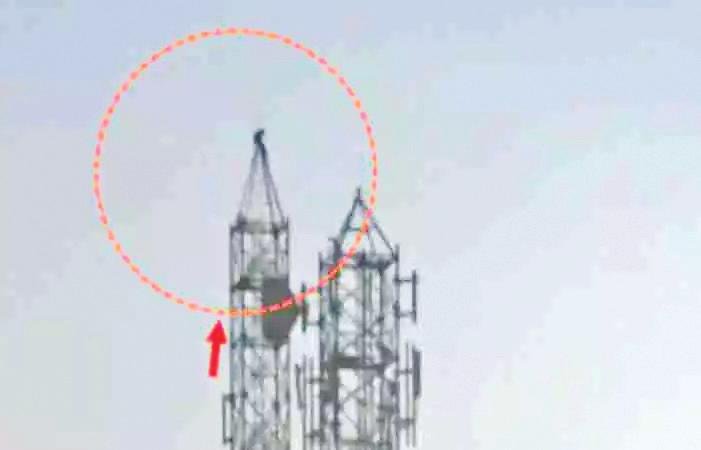 திருமணம் செய்து வைக்ககோரி செல்போன் டவர் உச்சியில் ஏறி இளைஞர் போராட்டம்