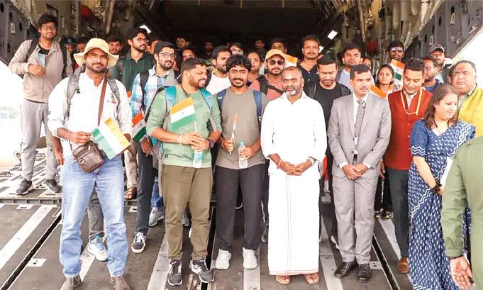 ஆபரேஷன் சிந்து மூலம்: முதன்முறையாக இஸ்ரேலில் இருந்து 161 இந்தியர்கள் மீட்பு