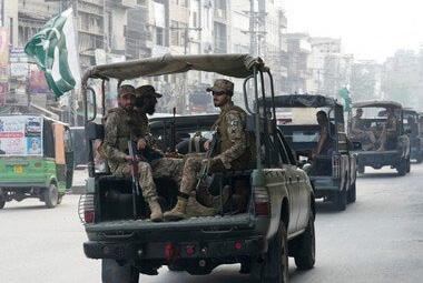 பஸ்சில் சென்ற 9 பயணிகளை சுட்டுக்கொன்ற கிளர்ச்சியாளர்கள்