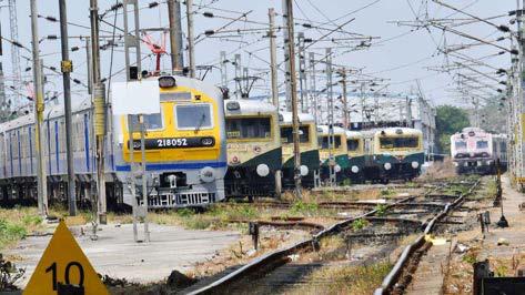 சரக்கு ரெயிலில் தீ விபத்து அரக்கோணத்தில் இருந்து சென்னை வரும் அனைத்து மின்சார ரெயில்களும் ரத்து