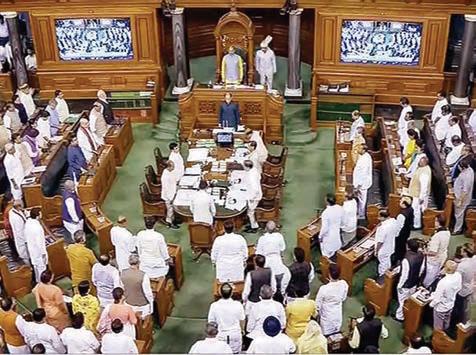 எதிர்க்கட்சிகள் கடும் அமளி; பாராளுமன்றம் 3-வது நாளாக முடக்கம்