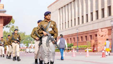 நாடாளுமன்ற வளாகத்தில் சுவரைத் தாண்டி உள்ளே நுழைந்த மர்ம நபர் காவல்துறை விசாரணை