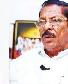 எம்.ஜி.ஆருக்கும் ஜெயலலிதாவுக்கும் போடப்பட்ட நிரந்தர நாற்காலியை நகர்த்திக் கொண்டு போனவர் எடப்பாடி பழனிசாமி