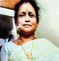 கார் டயர் வெடித்து பள்ளத்தில் உருண்டது: இன்ஸ்பெக்டரின் மனைவி-மகன் பலி