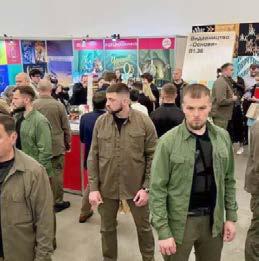 புத்தக கண்காட்சிக்கு சென்ற ஜெலன்ஸ்கியை சுவர் போல சுற்றி நின்று பாதுகாத்த மெய்காப்பாளர்கள்