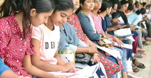 போலியான கல்லூரிகளை மாணவர்கள் கண்டறிந்து சேர வேண்டும்