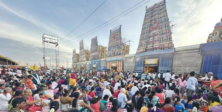 மதுரையில் குவிந்த முருக பக்தர்கள்- கந்த சஷ்டி பாடி கின்னஸ் சாதனை படைத்தனர்