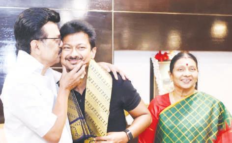 மக்களுக்காக களத்தில் நிற்பவனாக நீ திகழ வேண்டும் - உதயநிதிக்கு மு.க.ஸ்டாலின் வாழ்த்து