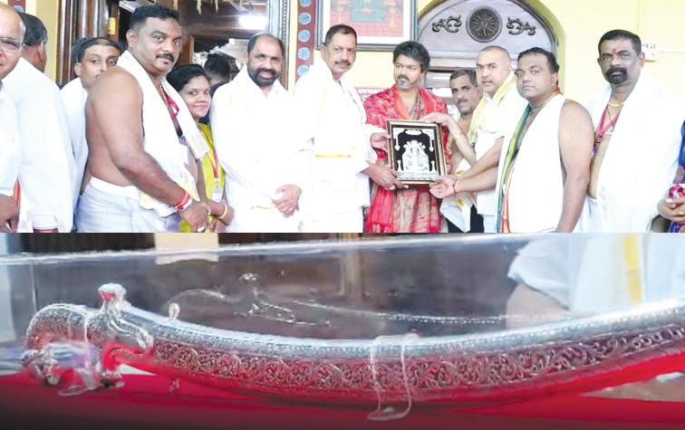 கொல்லூர் மூகாம்பிகை கோவிலில் முதல்- அமைச்சர் விஜய் சாமி தரிசனம்