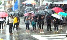 தமிழ்நாட்டில் இன்னும் 4 நாட்களுக்கு மழை பெய்யும் : வானிலை நிலையம் தகவல்