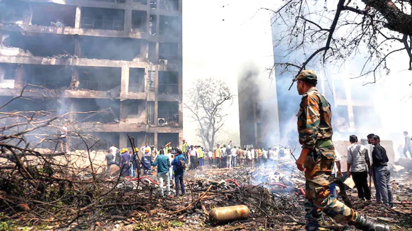 அகமதாபாத் விமான விபத்துக்கு நிபுணர்கள் கூறும் 5 காரணங்கள்...