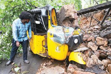 தமிழ்நாடு, ஆந்திரா, ஒடிசா மாநிலங்களை மிரட்டிய “மோன்தா” புயல் கரையை கடந்தது