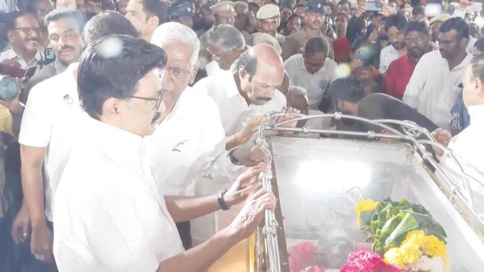 நல்லகண்ணு மறைந்தார்