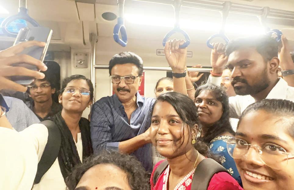 சென்னை: மெட்ரோ ரெயிலில் பயணம் செய்து வாக்கு சேகரித்த முதல்-அமைச்சர் மு.க.ஸ்டாலின்