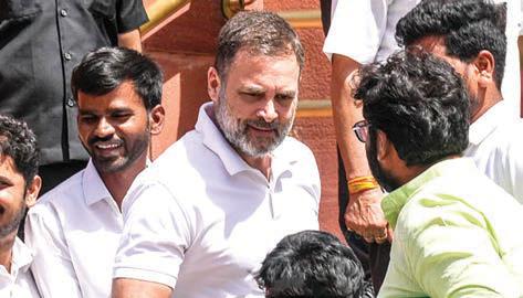 பிகாரில் மாணவர்களை சந்திக்கச்சென்ற ராகுல்காந்தியை காவல்துறை தடுத்தது