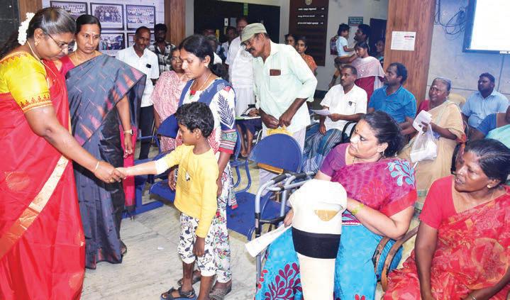 தேனி மாவட்ட மக்கள் குறைதீர்க்கும் கூட்டத்தில் 26 பேருக்கு நலத்திட்ட உதவிகள்