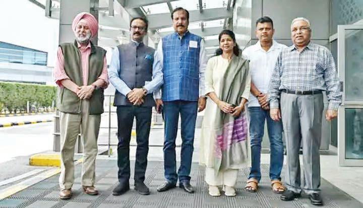 கனிமொழி எம்.பி. தலைமையிலான எம்.பி.க்கள் குழு ரஷியா பயணம்