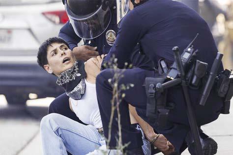 லாஸ் ஏஞ்சல்ஸ் போராட்டம் டிரம்புக்கு எதிராக போராட்டம் லாஸ் ஏஞ்சல்சில் கூடுதலாக 2 ஆயிரம் பாதுகாப்பு வீரர்கள் குவிப்பு