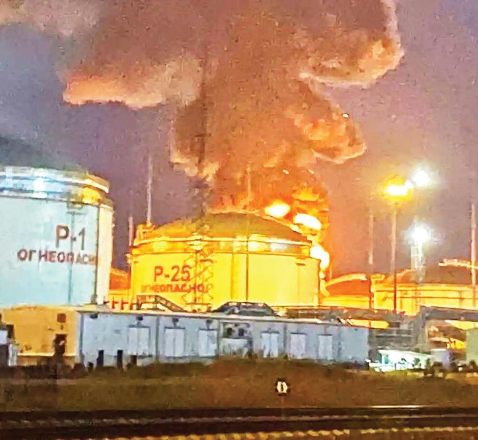 இஸ்ரேல் - ஈரான் இடையே போர் தீவிரம் அடைகிறது: எண்ணெய் கிடங்குகள் தீப்பற்றி எரிகின்றன