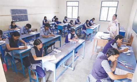 தமிழகம் - புதுச்சேரியில் பிளஸ்-2 பொதுத்தேர்வு தொடங்கியது