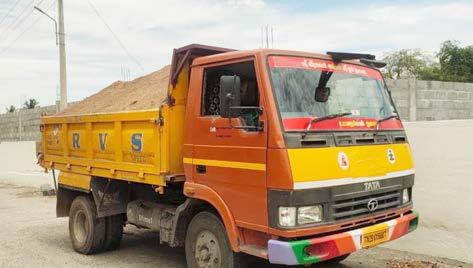 மணல் திருடி வந்த லாரியை துரத்தி சென்று மடக்கி பிடித்த முன்னாள் அமைச்சர் எம்.ஆர்.விஜயபாஸ்கர்