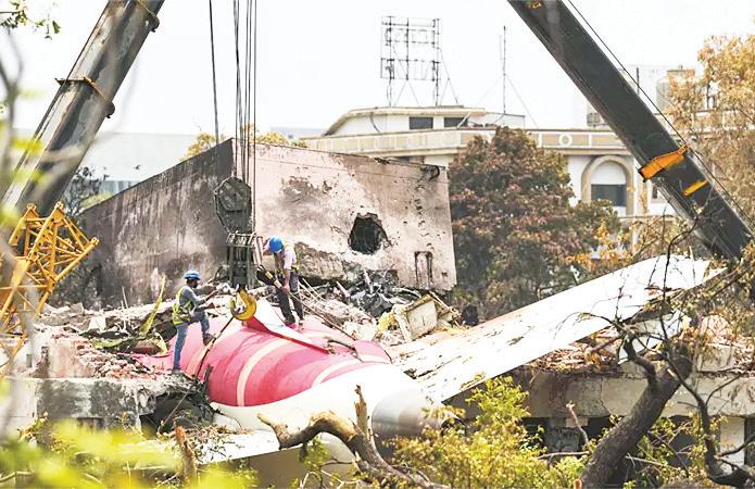 ஆமதாபாத் விமான விபத்து: அடையாளம் காணப்பட்ட விஜய் ரூபானியின் உடல்