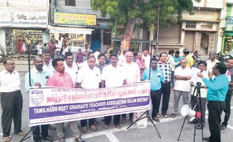 சேலத்தில் முதுநிலை பட்டதாரி ஆசிரியர்கள் ஆர்ப்பாட்டம்
