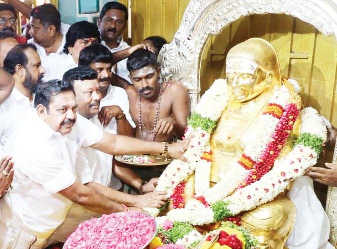 பசும்பொன் முத்துராமலிங்கத்தேவர் நினைவிடத்தில் எடப்பாடி பழனிசாமி மரியாதை