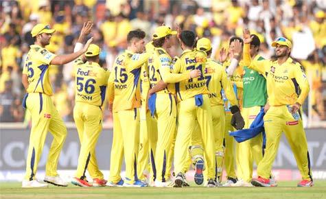 அபார பந்துவீச்சு.. 83 ரன்கள் வித்தியாசத்தில் குஜராத்தை வீழ்த்திய சென்னை அணி