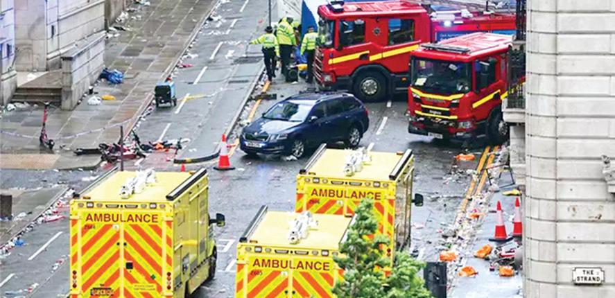 கால்பந்து வெற்றி பேரணியில் புகுந்த கார்- 50 பேர் காயம்