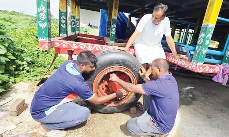 ஜெகந்நாதர் கோவில் தேருக்கு சுகோய் போர் விமான டயர்கள்