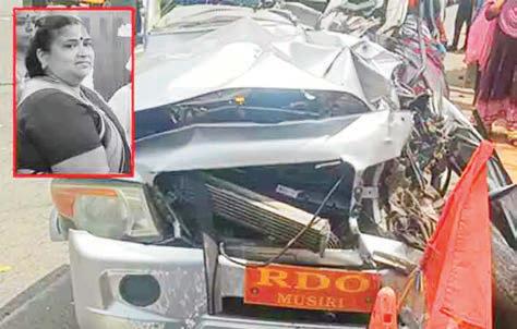 திருச்சி அருகே ஜெ.சி.பி. எந்திரம் மீது ஜீப் மோதி விபத்து - பெண் சப்-கலெக்டர் பலி