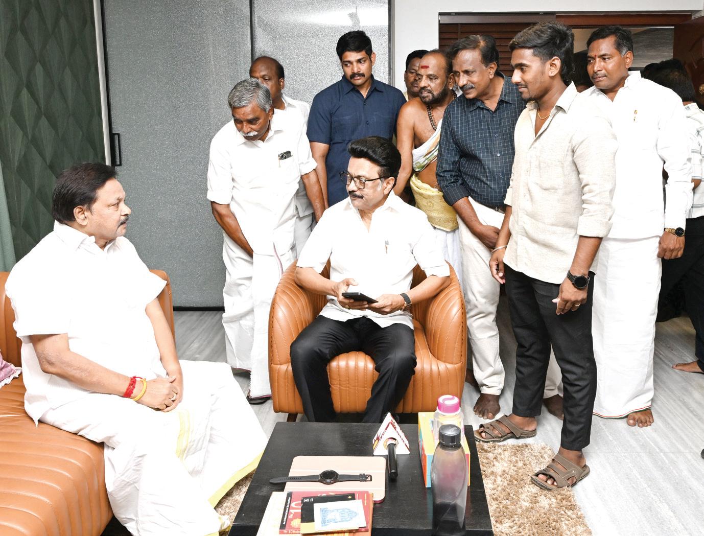 நாமக்கல் கலெக்டர் அலுவலகத்தில் துணை முதலமைச்சர் உதயநிதி ஸ்டாலின் தலைமையில் ஆய்வு கூட்டம்