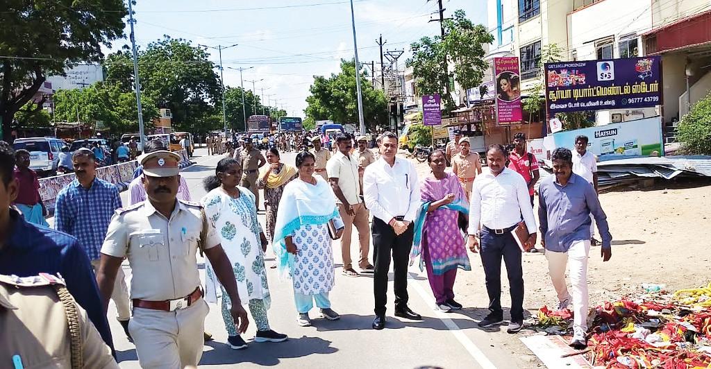 ஐ.ஜி. அஸ்ரா கார்க் தலைமையிலான சிறப்பு புலனாய்வு குழு கரூரில் ஆய்வு