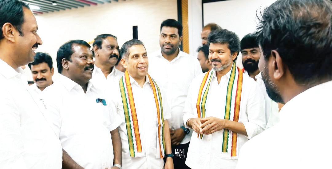 மேல்சபை உறுப்பினர் பதவிக்கு பிரவீன் சக்கரவர்த்தி மனு தாக்கல் செய்தார்