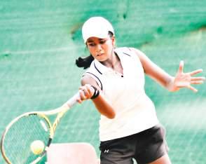 Yuhansa, Sandithi win first round matches