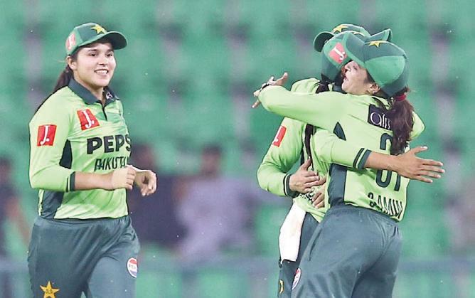 Pakistan into ICC Women's World Cup, West Indies keep fighting