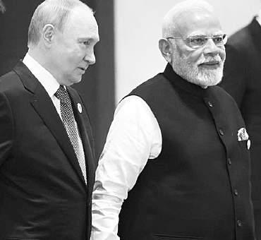 Modi meets Putin, calls for ending Ukraine conflict as soon as possible