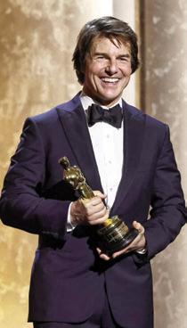 Tom Cruise finally receives his own Oscar