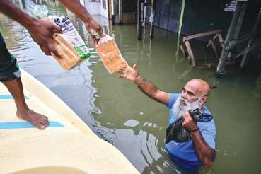 People set example for politicians to follow