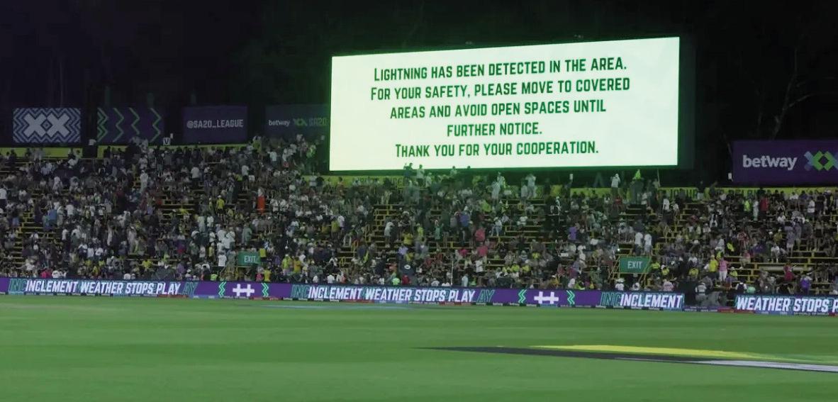 Vince smashes 75 but lightning forces abandonment