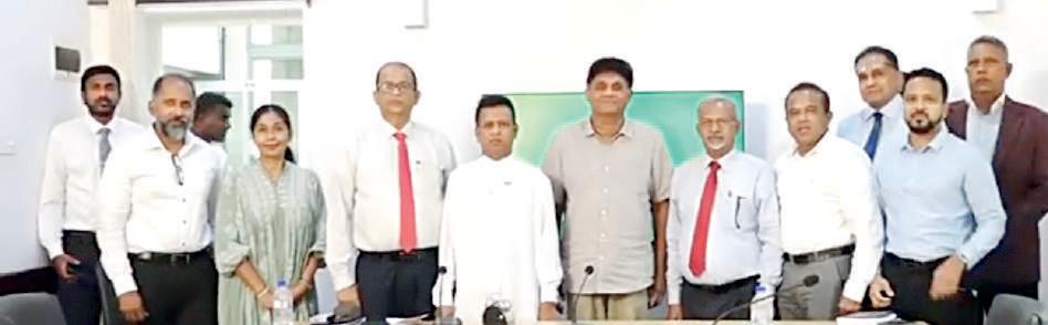 පොතට ගහන වැට් බද්දෙන් රටේ කියවීමේ සමාජය බිමට වැටුණා