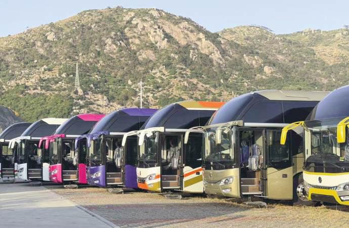 Golden Dragon delivers 59 tour buses to Lanka