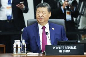 China's Xi takes centre stage at APEC, meets leaders as Trump snubs forum