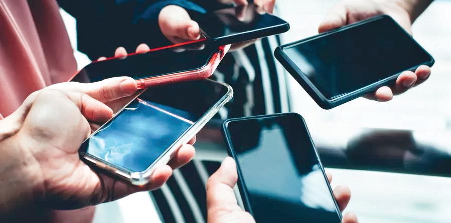 Smartphones power 64 percent of global web traffic, marking a new all-time high