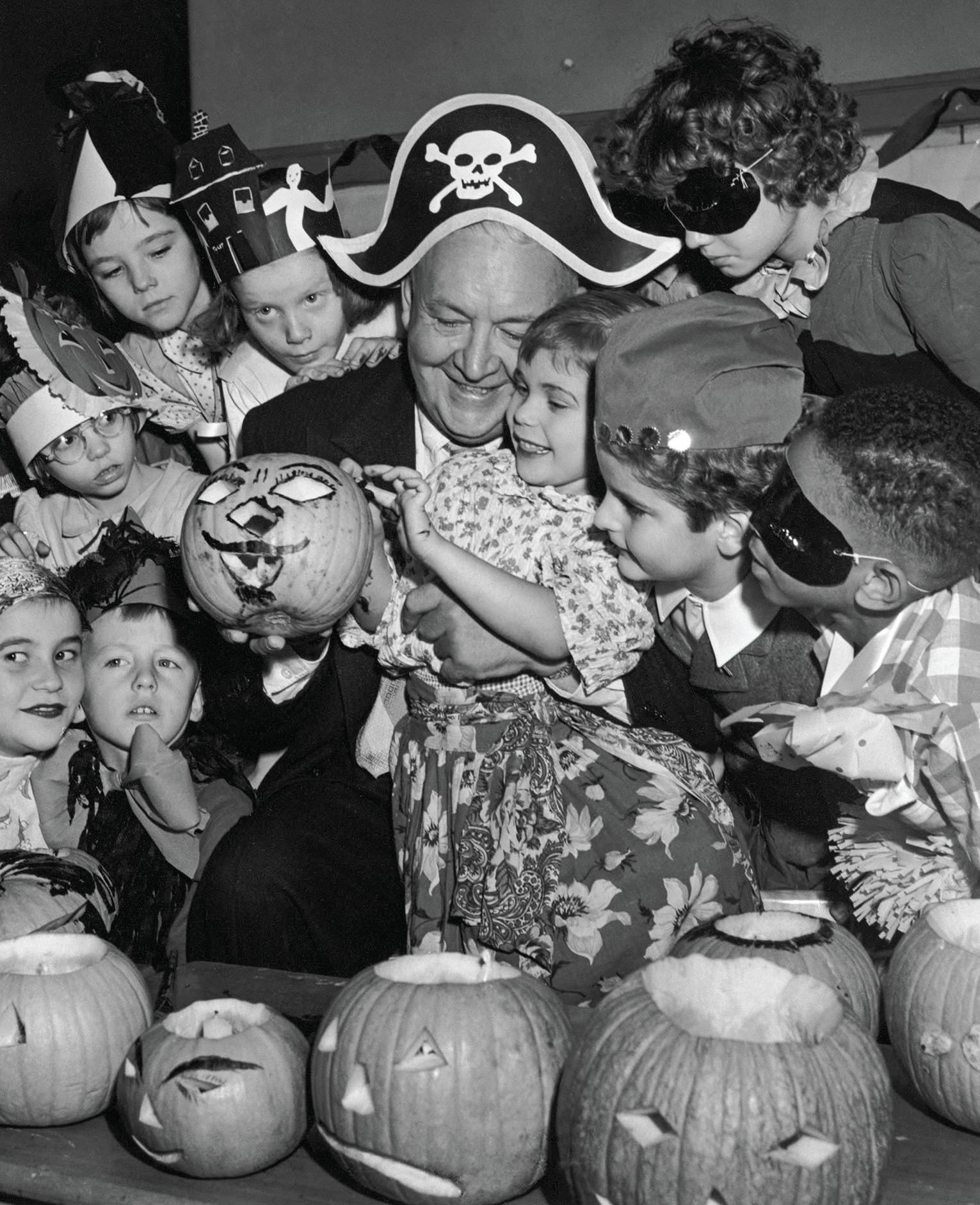 THE VINTAGE HALLOWEEN COSTUMES