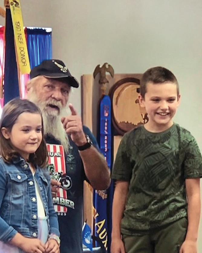 Sibling duo makes bracelets to honor veterans