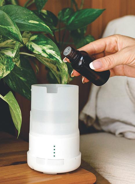 Aromatherapy calms hot flashes