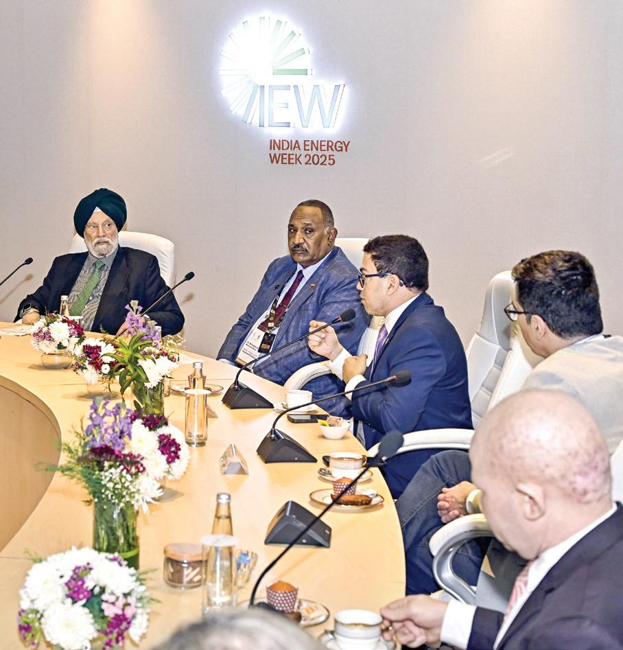 Hardeep Puri Emphasises Commitment to Attract Investors
